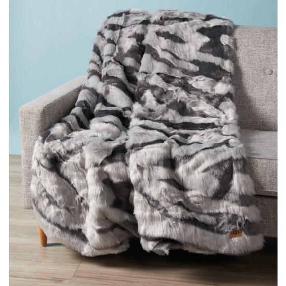 NWT‎ UGG SHAYLA ZEBRA FUR 50 X 70 THROW GRAY $168 - Picture 3 of 6